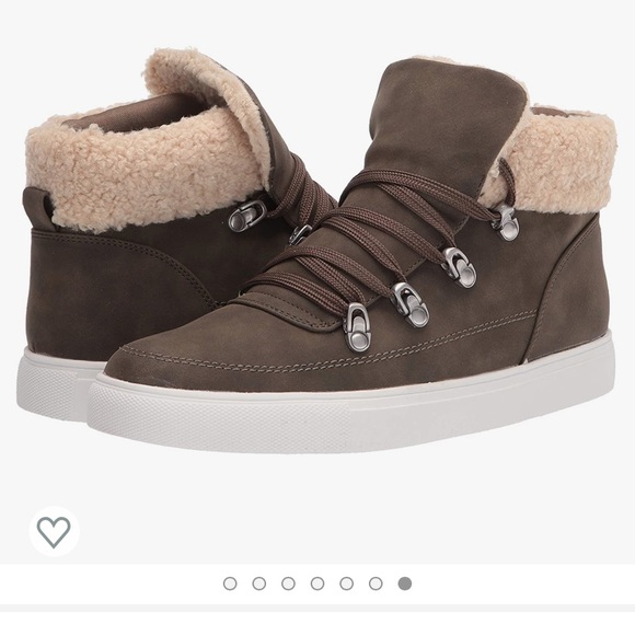 BNWT and in box faux fur sneaker - Picture 7 of 8